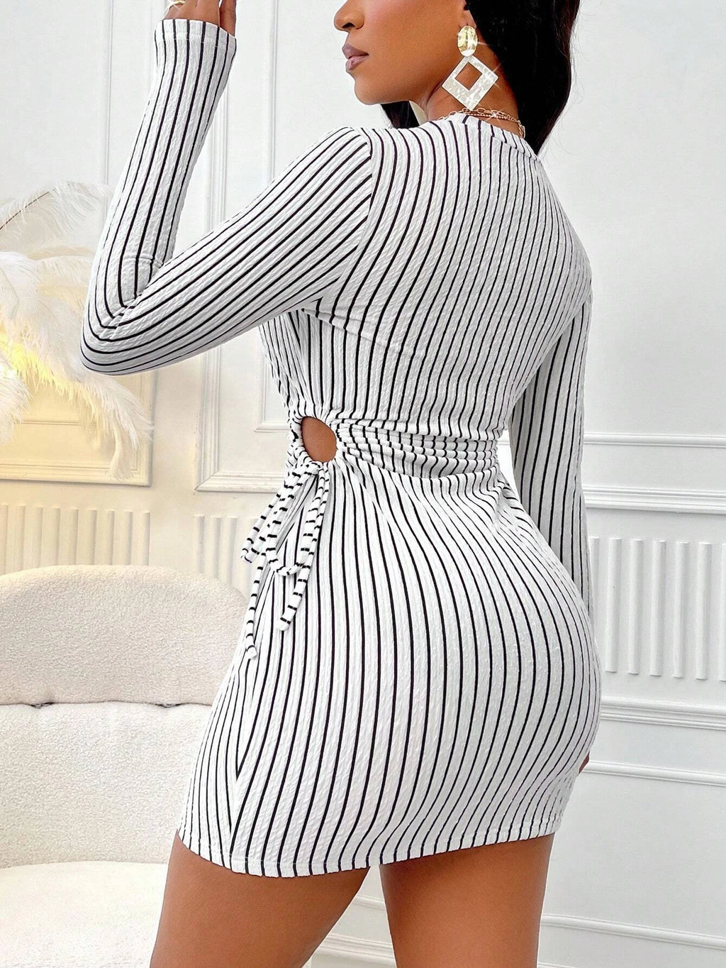 Mini Vestido Calado con Cordones y Rayas